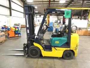 Komat'su LP Forklift Model: FG25STLP-12; SN: 515866A; Hours: 13853; Capacity: 4480 lb; Does NOT Come With Propane Tank; *800 S Center Street Adrian, M