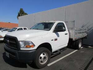 2012 WHITE DODGE FLATBED TRUCK, HEMI 5.7 LITER V8, POWER WINDOWS, CLOTH INTERIOR, 13,251 MILES, VIN# 3C7WDSAT5CG125324, LIC# 78867F1, (LOCATION: CHATS