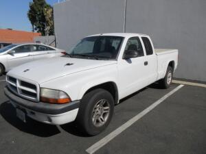 2003 WHITE DODGE DAKOTA TRUCK, V6-239 3.9L, POWER WINDOWS, CLOTH INTERIOR, 146,751 MILES, VIN# 1D7HL32X43S376754, LIC# 8V99850, (LOCATION: CHATSWORTH,