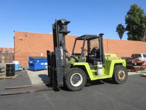 CLARK C500YS300 PROPANE FORKLIFT, LBS., 4976 HRS, 7'FT FORKS, SOLID TIRES, AIR BRAKES, TYPE LP, S/N: Y2235-0007-8366, (LOCATION: CHATSWORTH, CA)