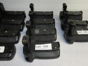 (4) NEEWER VERTICAL BATTERY GRIP (FOR MARK III)