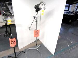 PROFOTO D1 1000 AIR MONOBLOC LIGHT, W/ REFLECTOR W/ D200B GRIP HEAD W/ AVENGER A2033FCBKIT C-STAND GRIP ARM BLK