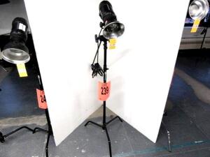 PROFOTO D1 1000, AIR MONOBLOC LIGHT W/ REFLECTOR W/ AVENGER A2033FCBKIT, C-STAND GRIP ARM (BLK)