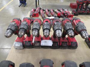 LOT OF 7 MILWAUKEE ELECTRIC DRILLS 18V W/ 4 CHARGERS ( 4650 OAKLEYS LN HENRICO, VA 23231)