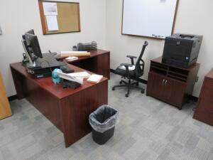 (2) WOOD DESK W/ RIGHT RETURN W/ (2) OFFICE CHAIRS, 36" ROUND TABLE AND (4) SIDE CHAIRS(4650 OAKLEYS LN HENRICO, VA 23231)