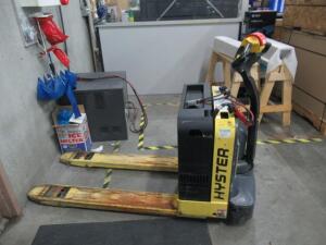 HYSTER 4000 POUND CAPACITY ELECTRIC PALLET JACK MODEL W40Z AND (1) HYSTER 4000 POUND CAPACITY ELECTRIC PALLET JACK MODEL W40Z (MISSING BATTERIES AND C