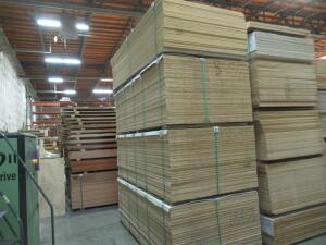 (LOT) (180) SHEETS OF 1/2" 2-SIDED 4'X8' MDF DESIGNER WHITE AND (33) SHEETS OF 3/4" 4'X8' MDF MANITOBA MAPLE