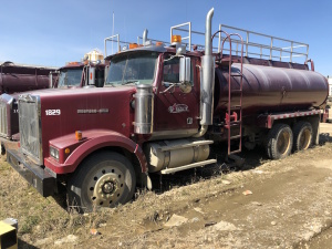 1998 Western Star 4900 Tandem-Axle Tank Truck Serial No 2WLPCDCJ6WK948912 Unit No 1829 (Parts Only - Inoperable) Located at 310-2nd Ave. Fox Creek, AB T0H 1P0