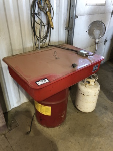 Safety-Kleen Model 30CParts Washer Located at 310-2nd Ave. Fox Creek, AB T0H 1P0