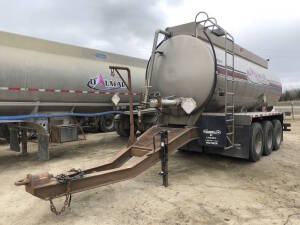 2007 Jasper 22000 LT Tri- Axle Stainless Steel Stiff Pole Pup Tank Trailer Serial No 2J9PT73F96A031117 Unit No 2082 Located at 2020 1st Ave. Edson, AB, T7E 1T8