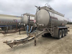 2007 Jasper Tank Tri-Axle Stainless Steel Stiff Pole Pup Tank Trailer Serial No 2J9PT73F77A031019 Unit No 2084 Located at 2020 1st Ave. Edson, AB, T7E 1T8