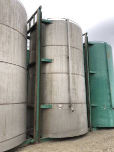 DE-IN 2003 400BBL Tank Located at 2020 1st Ave. Edson, AB, T7E 1T8