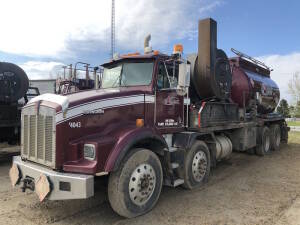 2006 Kenworth T800B T/A Pressure Truck, CAT C12 430 HP Engine, 18 Spd Trans, 132,774 KM, Front Tires 11R24.5, Rear Tires 11R24.5, 13,000LB/46,000 Front/Rears, w/ 2016 TBWL TC407 Spec Tank, 3 Compartment, 3,977L, 7,000L, & 2,690L Cap., GD TEE Triplex Pump,