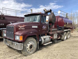 1999 Mack CH613 T/A Hot Oiler, E7-350 350 HP Engine, Eaton Fuller 18 Spd Trans, 437,169 KM, Front Tires 11R24.5, Rear Tires 11R24.5, w/ Buffalo Forge 5M BTU Blower Burner, Mission 1 7/8 Pedestal Twin Pump, 2015 Hamms TC 406MS Spec Tank, 2 Compartment, 1,9