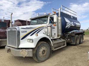 1997 Freightliner T/A Tank Truck, CAT 3406 475 HP Engine, 18 Spd Trans, 211,897 KM, Front Tires 385/80R22.5, Rear Tires 11R24.5, 14,000LB/46,000LB Front/Rears, A/R Susp. w/ 1998 Wabash TC 407MS Spec Tank - S/N 1FUYFXYB2WP901721, 2 Compartment, 975 US Gal 