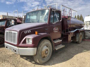 1994 Freightliner FL70 S/A Tank Truck, Cummins Engine, 6 Spd Trans, 021,795 KM, w/ 1993 Bomega Tank - S/N 11937285, 55 BBL Cap., VIN 1FV6HFBA5RL900937 Unit # 1733 Located at 5603-50 Ave. Warburg, AB T0C 2T0