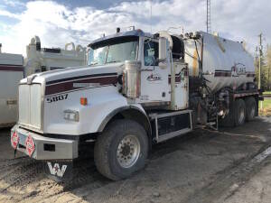 2008 Western Star 4900SA T/A Pressure Truck, MBE4000-450 450 HP Engine, 18 Spd Trans, 377,382 KM, Front Tires 425/65R22.5, Rear Tires 11R24.5, A/R Susp., 16,000LB/46,000LB Front/Rears, w/ 2007 Wabash TC 412 RP Spec Tank, 2 Compartment, 1,067 US Gal. & 2,4