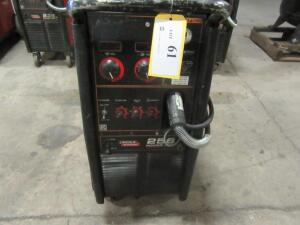 LINCOLN 256 POWER MIG WELDER