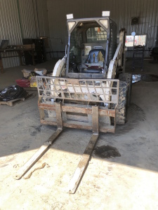 Bobcat 773 Skid Steer Loader, 5698 Hours showing, c/w Pallet Forks, Joystick controls, SN 51902038