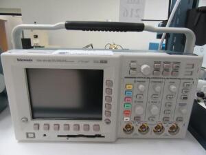 TEKTRONIX TDS 3034B FOUR CHANNEL COLOR DIGITAL PHOSPHOR OSCILLOSCOPE, S/N: B028770, WITH TDS 3GV MODULE