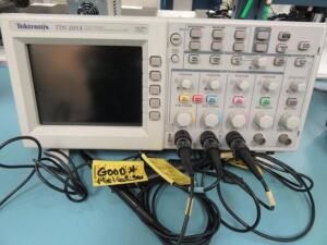 TEKTRONIX TDS 2014 FOUR CHANNEL DIGITAL STORAGE OSCILLOSCOPE, WITH (3) TEKTRONIX P2220 PROBES