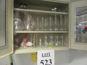 LOT ASST'D LAB GLASSWARE, FLASKS, GRADUATED CYLINDERS, BEAKERS, (LAB NEXT TO FRONT OFFICE)