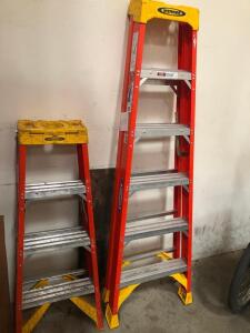 LOT, 7 FIBERGALSS STEP LADDERS, TYPE 1A (3-12', 1-8', 1-6' 2-4')