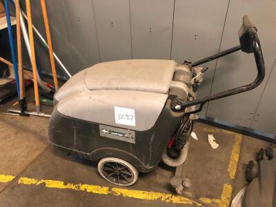 FLOOR CLEANER, ADVANCE MICROMATIC M17B