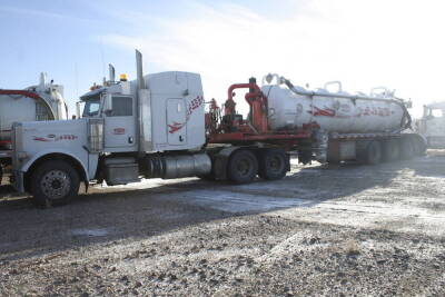 2014 PETERBILT 388 TANDEM SEMIVAC TRUCK WITH CUMMINS ISX 15 ENGINE, 20,222 HOURS, 303,313 KILOMETERS, EATON 18 SPEED TRANSMISSION, D46-170P R46-170 4.10 DIFFERENTIAL, WET KIT, FRONT 11R24.5 REAR 11R24.5 TIRES, 2008 SCONA TTC TRA/REM TRIAXLE SEMIVAC TR