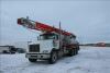 2013 INTERNATIONAL 4900 TRIAXLE FLUSHBY WITH MAXXFORCE ENGINE, EATON 18 SPEED TRANSMISSION, WET KIT WABASH TC 406 10.5M3 ALUMINUM TANK, GARDNER DENVER 3X5 PUMP, CHAINCAS, DANA SPICER TRANSFER BOX, SUNDRE MOTORS 42' FOOT DERRICK, MAXI LIFT 5180 POUNDS