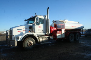 2006 KENWORTH T800 TANDEM PRESSURE TRUCK WITH CAT C13 ENGINE, EATON 18 SPEED TRANSMISSION, DSP41P EATON TANDEM R/A 3.90 DIFFERENTIAL, WET KIT, ADVANCE TC 406 CRUDE 13M3 STEEL TANK, GD 3X5 PUMP, NAMCO CHAINCAS, NAMCO TRANSFER BOX, 3" 150 1" 5000 1.25 5