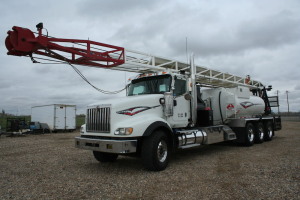 2015 IHC, 5900 SBA TRI-DRIVE SINGLE TRIDEM DIESEL HIGHWAY TRACTOR, ALLISON TRI-DRIVE TRANSMISSION WITH FLUSH BY UNIT: MAST SS RIG 54-50 (MODIFIED) SERIAL NUMBER: N/A MAST HEIGHT: 54 FT. / 16.4 M, MAXIMUM HOOK: VERTICAL-50,000 LBS./22,300 daN/2 LINES MAXI