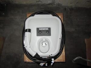 SIEMENS VERSICHARGE SG-2 VOLTS.AC 208 OR 280 INDOOR / OUTDOOR ELECTRIC VEHICLE CHARGING STATION E348556 (OPEN BOX / UNUSED)