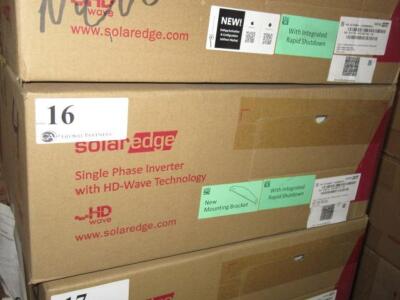 SOLAREDGE SE7600H-US000BNU4 SINGLE PHASE INVERTER 7.6KW HD WAVE 1PH GRID TIED ( NEW)