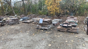 LOT OF ASST BRICKS