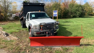 2006 FORD F-550 XL SUPER DUTY DUMP TRUCK W/ STAINLESS STEEL SALT SPREADER AND THE BOSS 9FT SNOW PLOW MILES: 74,190 (Title will