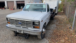 1986 FORD F-350 4X2 FLAT BED TRUCK ( TRUCK HAS RUST)VIN: 2FDKF37H0GCA08795 (Title will be sent to address on invoice within 4 - 6 weeks)