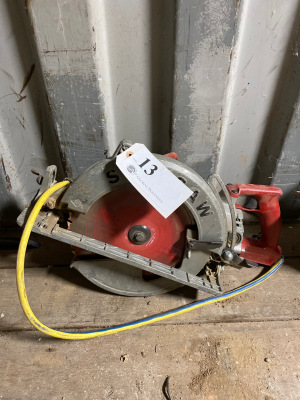 Skilsaw Electric Circular Saw with Blade (Location: 879 F Street, suite 110, West Sacramento, CA 95605)