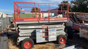 1998 Skyjack SJ8841 Rough Terrain Scissor Lift, Drive Height 41 ft, Capacity 1500 lbs., 3408 Hours, Serial no. 41098 (BATTERY NEEDS TO BE CHARGED), (Location: 879 F Street, suite 110, West Sacramento, CA 95605)
