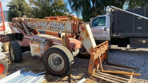 SkyTrak 8042 Rough Terrain Telehandler Telescopic Forklift, 8000 Lbs,. Capacity, 4101 Hours, Serial no. 18405, (unit 104) (Location: 879 F Street, su