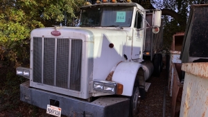 Peterbilt 378 Dump Truck, (unit 350), (Missing BATTERIES ), (FLAT TIRES), 719925 MILES, (Location: 879 F Street, suite 110, West Sacramento, CA 95605)