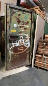 Metal Storage Container, Approx. 15 ft, (No Contents), (Delay Pick-Up) (Location: 879 F Street, suite 110, West Sacramento, CA 95605)