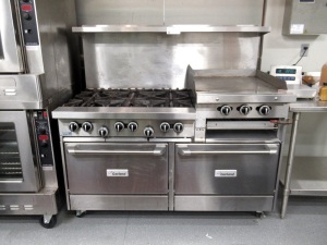 GARLAND NATURAL GAS 6 BURNER 60" RANGE WITH 24" GRIDDLE AND 2 OVENS