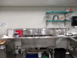 3-BAY STAINLESS STEEL SINK