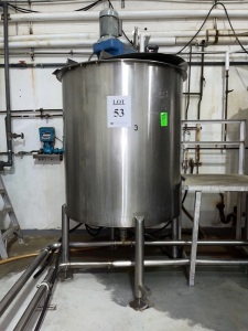 STAINLESS STEEL VERTICAL INSULATED MASH TANK, 316L, 600 GALLON, DISH BOTTOM, 56" ID W/ SINGLE PIECE BRIDGE & REMOVABLE COVERS, WITH AGITATOR