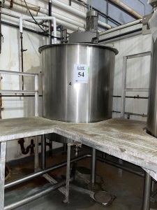 STAINLESS STEEL VERTICAL INSULATED MASH TANK, 316L, 600 GALLON, DISH BOTTOM, 56" ID W/ SINGLE PIECE BRIDGE & REMOVABLE COVERS, WITH AGITATOR