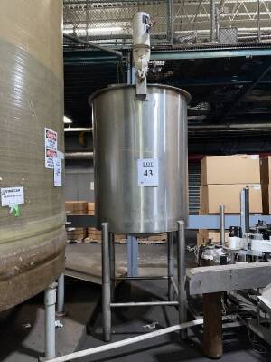 STAINLESS STEEL VERTICAL STORAGE TANK WITH CLEVELAND EASTON MIXER MODEL RG3