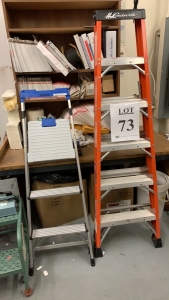 LOT OF (3) ASSTD LADDERS, (1) HAND-TRUCK, IMPULSE SEALER, AND POPCORN SHIPPING DISPENSER WITH WOOD DESK AND BOOK CASE