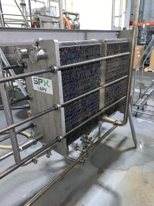 SPX FLOW PLATE HEAT EXCHANGER, SANITARY, GASKETED S/N G2017000530 (2017), WITH CONTROLLER