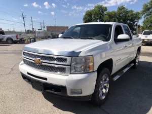 CHEVROLET PICK UP TRUCK, 2013, SILVERADO 1500, 4WD.
195707 MILES, CHECK ENGINE LIGHT IS FOR THE ’‘_’‘_’‘’äPARK ASSIST’‘_’‘_? FEATURE. DRIVERS DOOR PULL IS BROKEN.
RUNS AND DRIVES GOOD.
WITH TITLE, TITLE WILL BE SENT TO BUYERS REGISTERED ADDRESS WITHIN ABO